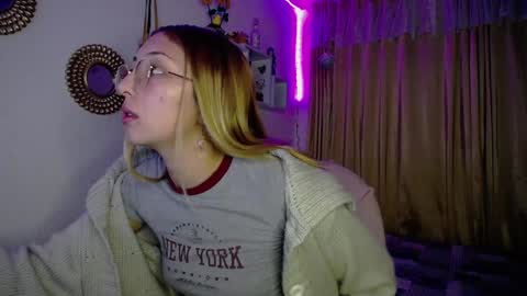 Soffy Brooks Independent model online show from December 10, 2024, 7:58 am