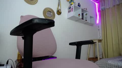 Soffy Brooks Independent model online show from January 4, 2025, 7:13 am