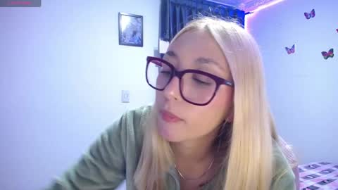 Snapshot of bonny_clyde_xx_ chatting on April 18, 2026, 4:49 am Soffy Brooks Independent model online show from April 18, 2026, 4:49 am