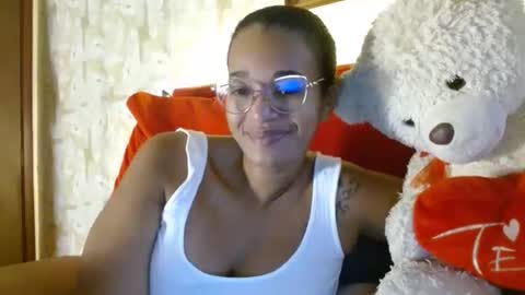 Queen Bon Vivantt online show from December 27, 2024, 3:53 am