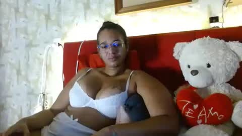 Queen Bon Vivantt online show from December 29, 2024, 1:17 pm