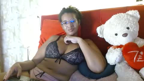 Queen Bon Vivantt online show from January 27, 2025, 1:09 pm