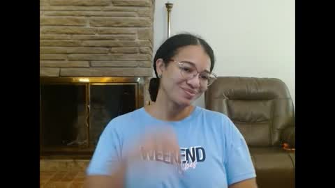 Queen Bon Vivantt online show from September 15, 2025, 1:44 pm