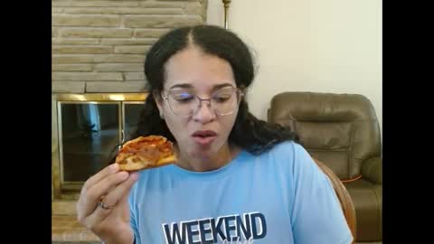 Queen Bon Vivantt online show from September 22, 2025, 4:20 pm