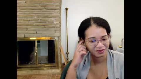 Queen Bon Vivantt online show from October 21, 2025, 1:23 pm