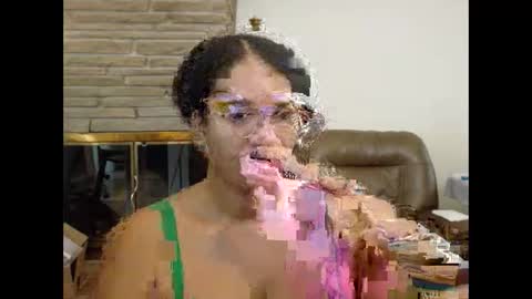 Snapshot of bonvivantb chatting on December 18, 2025, 3:07 pm Queen Bon Vivantt online show from December 18, 2025, 3:07 pm