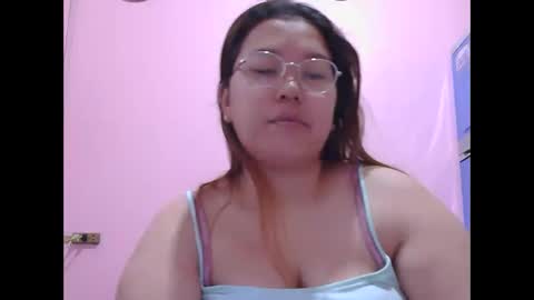 Snapshot of boobsiemarie chatting on April 30, 2026, 8:53 am MommyMarie-Singlemom of 2. online show from April 30, 2026, 8:53 am
