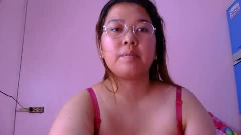 Snapshot of boobsiemarie chatting on May 1, 2026, 1:54 am MommyMarie-Singlemom of 2. online show from May 1, 2026, 1:54 am