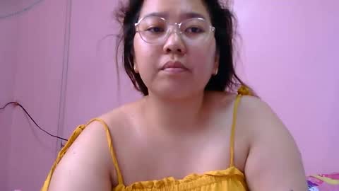 Snapshot of boobsiemarie chatting on May 6, 2026, 2:51 am MommyMarie-Singlemom of 2. online show from May 6, 2026, 2:51 am
