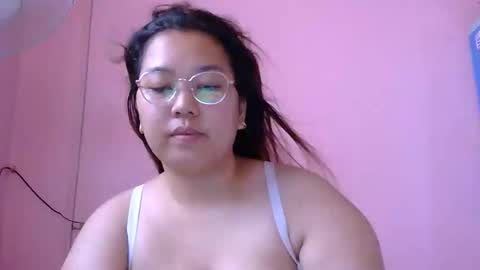 Snapshot of boobsiemarie chatting on May 18, 2026, 6:30 am MommyMarie-Singlemom of 2. online show from May 18, 2026, 6:30 am