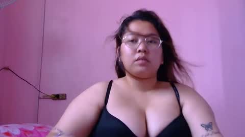 Snapshot of boobsiemarie chatting on May 22, 2026, 3:57 am MommyMarie-Singlemom of 2. online show from May 22, 2026, 3:57 am