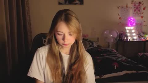 Milena online show from October 7, 2025, 3:20 pm