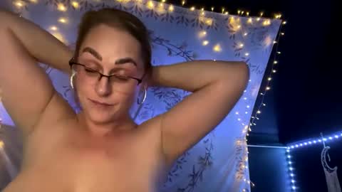 Snapshot of bossmomma chatting on December 4, 2024, 3:26 am BossMom online show from December 4, 2024, 3:26 am