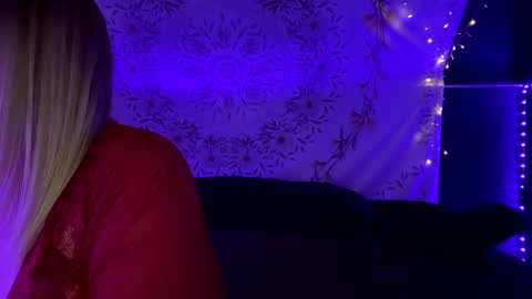 Snapshot of bossmomma chatting on January 7, 2025, 2:10 am BossMom online show from January 7, 2025, 2:10 am