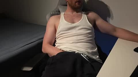 Snapshot of bottomtsinner chatting on April 18, 2026, 10:21 pm bottomtsinner online show from April 18, 2026, 10:21 pm