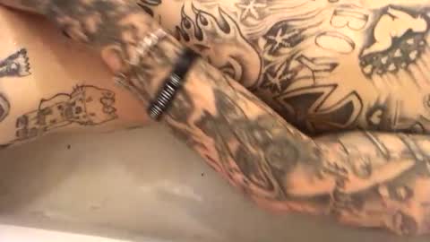 HomoThug and the Bone Collecgor online show from February 27, 2026, 10:48 am