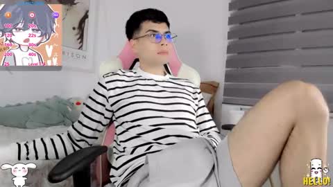 Aaron online show from November 17, 2025, 7:19 pm