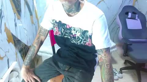 Snapshot of boy_tatto77 chatting on January 13, 2026, 6:13 pm boy_tatto77 online show from January 13, 2026, 6:13 pm