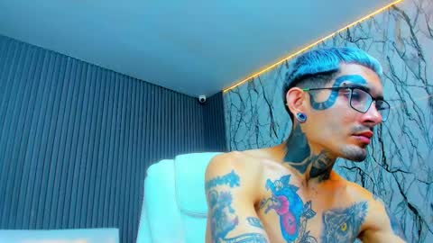 Snapshot of boy_tatto77 chatting on February 18, 2026, 6:04 pm boy_tatto77 online show from February 18, 2026, 6:04 pm