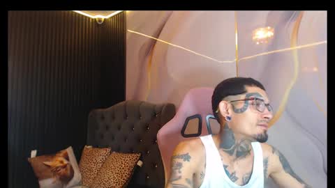 boy_tatto77 online show from May 19, 2026, 11:22 pm