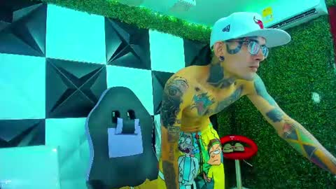 boy_tatto77 online show from June 8, 2026, 9:48 pm