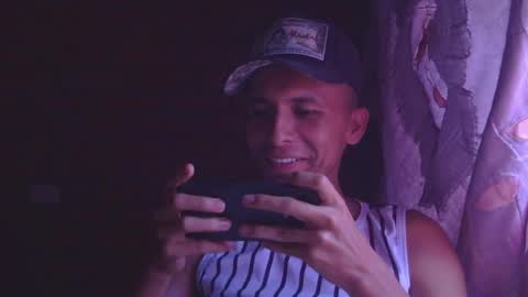 Boy online show from May 1, 2026, 4:22 pm