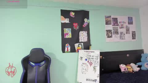 boys4hot_777 online show from May 18, 2026, 1:17 pm