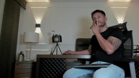 boysonfiree online show from December 4, 2025, 11:52 am