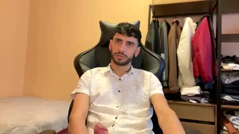 boyzinm2 online show from November 5, 2025, 9:48 pm