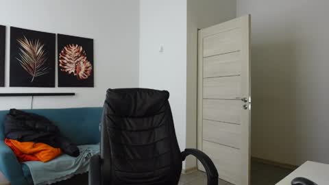 BRAD HOLLOWAY online show from April 25, 2026, 7:22 am