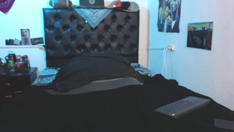 brad hot boy online show from February 12, 2025, 5:37 pm