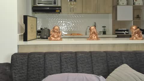 bradleymartin7 online show from January 18, 2025, 4:48 am