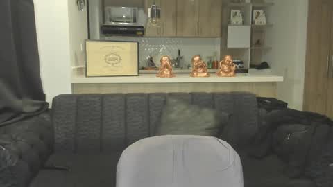 bradleymartin7 online show from March 3, 2025, 1:53 am