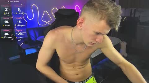 Snapshot of bradmaloney chatting on October 17, 2025, 7:38 pm brad maloney online show from October 17, 2025, 7:38 pm