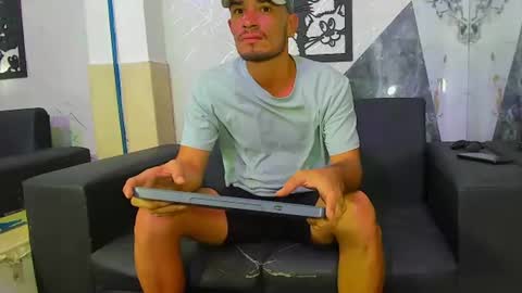 Snapshot of brandon_bless chatting on July 7, 2026, 8:35 pm brandon_bless online show from July 7, 2026, 8:35 pm