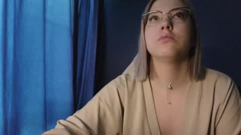 Belle  online show from November 22, 2025, 4:11 am