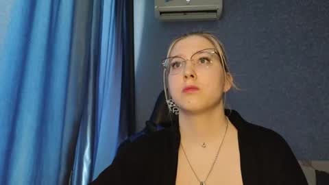 Snapshot of brandy__stars chatting on May 22, 2026, 7:04 am Belle online show from May 22, 2026, 7:04 am