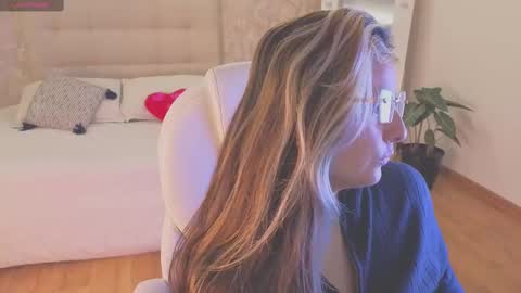 BRANDY  online show from September 19, 2025, 10:38 am