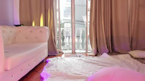   online show from February 4, 2025, 3:36 pm