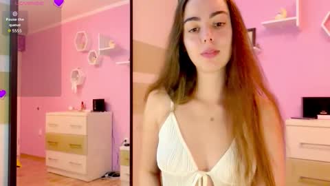 Annie online show from October 16, 2025, 5:25 pm