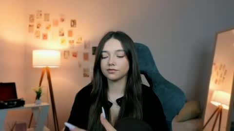 Rachel online show from April 19, 2026, 7:27 pm