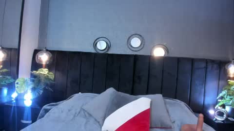   online show from April 19, 2026, 9:28 pm