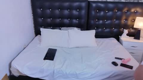 brenda_morrison18 online show from November 18, 2025, 1:04 pm