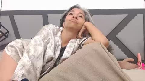 BRENDA VELASQUEZ online show from October 10, 2025, 9:03 pm