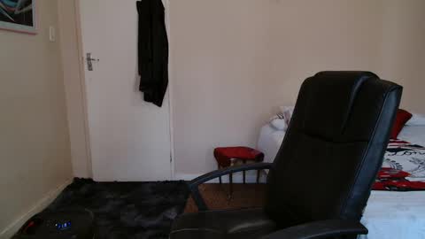 ask me lol online show from April 7, 2026, 6:36 am