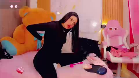 brendasquirtx online show from September 9, 2025, 4:39 pm