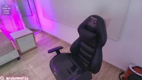 BRENDDA  online show from September 27, 2025, 3:33 am