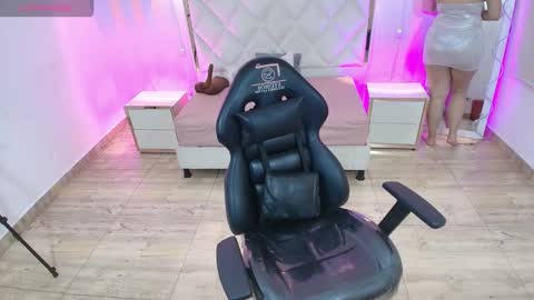 BRENDDA  online show from October 15, 2025, 3:39 am