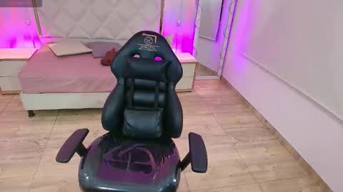 BRENDDA  online show from November 3, 2025, 3:30 am