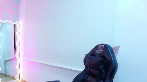 BRENDDA  online show from December 5, 2025, 3:37 am